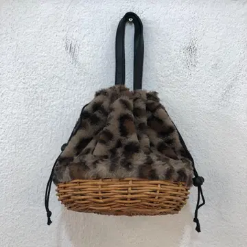 MARCHER 마르쉐 동물 패턴 퍼 장식 라탄 바스켓백