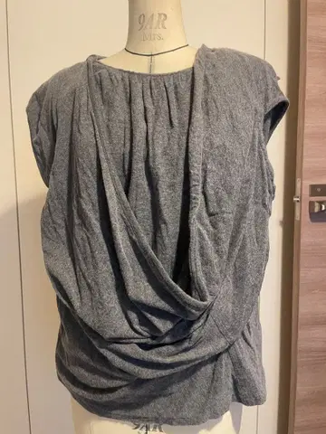 ZUCCA의 멋진 변형 디자인의 기모 천축 니트 베스트