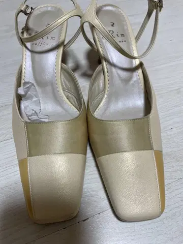 Riz 아이보리 오픈토 펌프스