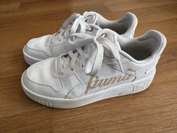 Puma 화이트 스니커즈