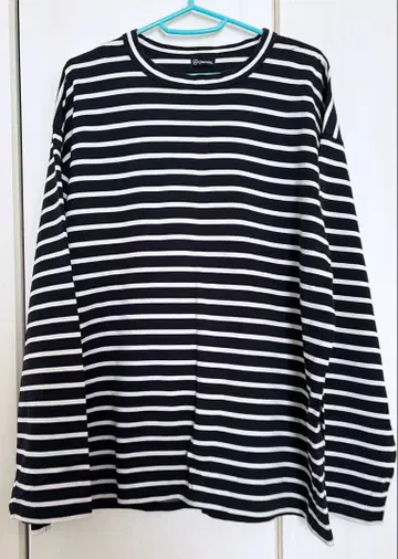 ORCIVAL 보더 긴팔 티셔츠 네이비/화이트