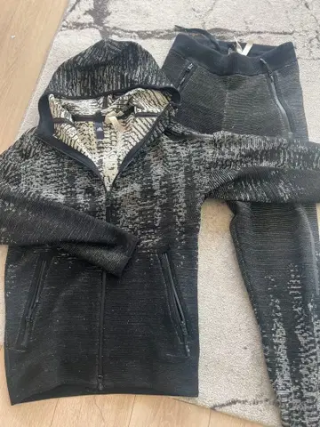 스트레치 소재 집업 후드티