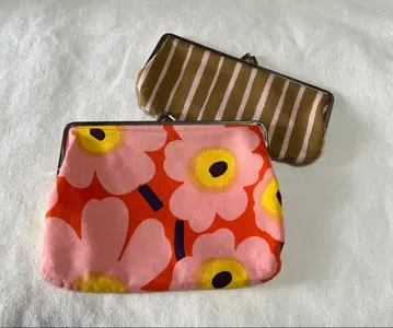 marimekko 플라워 무늬와 스트라이프 파우치 세트