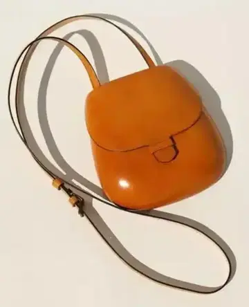 브라운 가죽 숄더백