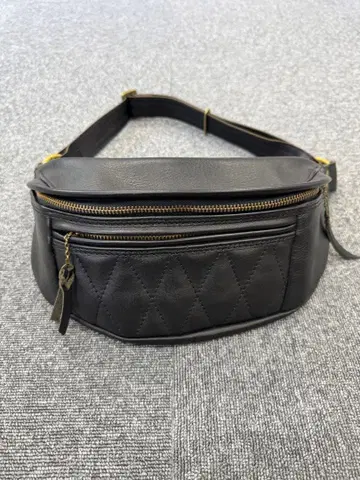 블랙 퀼팅 바디백