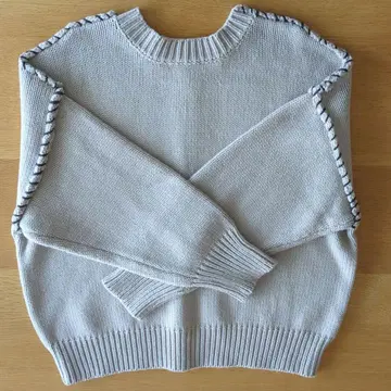 라이트 그레이 니트 스웨터 긴팔