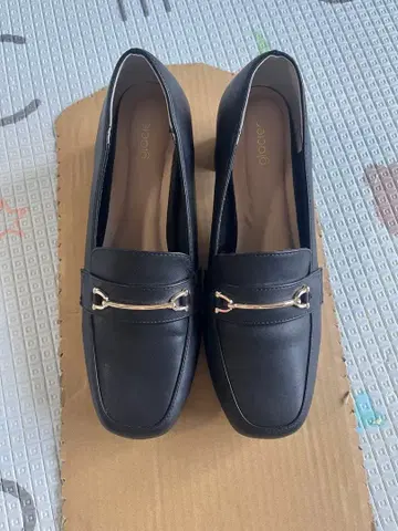 블랙 로퍼 골드 금장 장식 포함