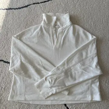 Mila Oven 맨투맨 화이트