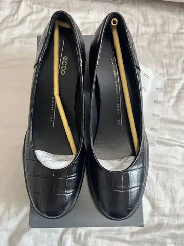 ECCO 크로커다일 패턴 로퍼 블랙