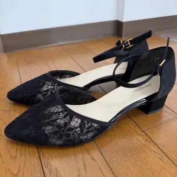 레이스 앵클 스트랩 펌프스 블랙