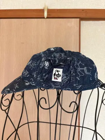 CHUMS 네이비 과학 패턴 캡