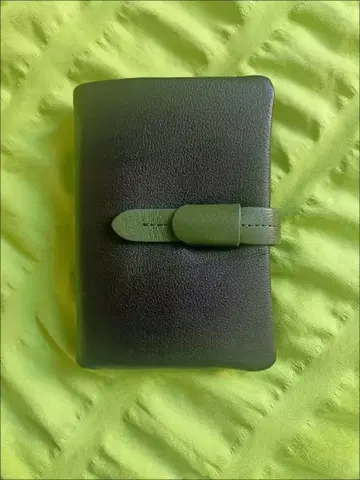 다크 그린 가죽 이단 접이식 지갑