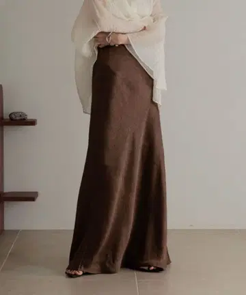 LOWRYS FARM 스트레치 새틴 스커트