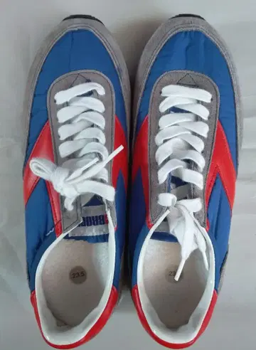 BROOKS 스니커즈 파랑/빨간색/그레이 23.5cm