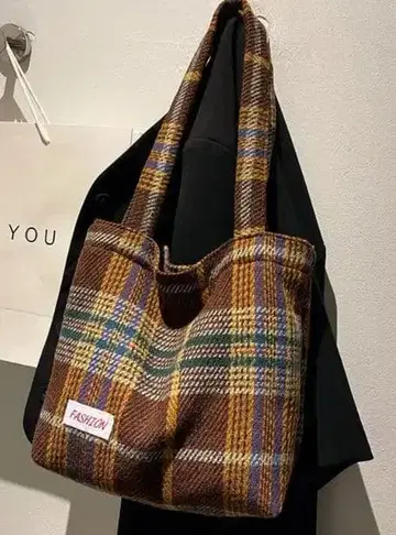 브라운 계열 체크 토트백
