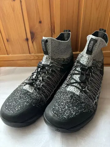 KEEN 스니커즈 EXPLORE UNEEK MID 28cm