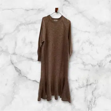 브라운 니트 긴팔 원피스 플레어 밑단