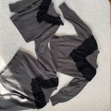 프릴이 달린 그레이 긴팔 니트 3종 세트