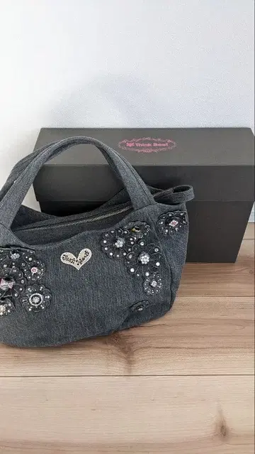 Think Bee 그레이 핸드백/새상품 미사용