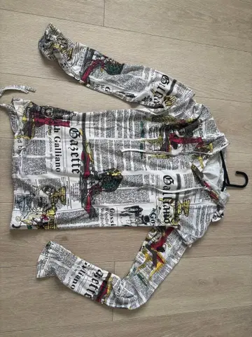 존 갈리아노 얇은 소재 후드티