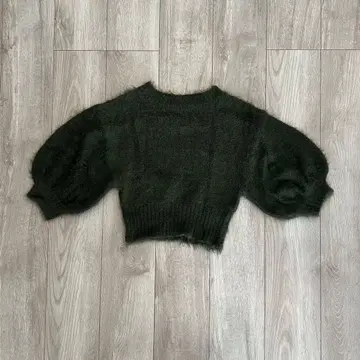 스나이델 SNIDEL 벌룬 슬리브 크롭 샤기 니트 모스그린