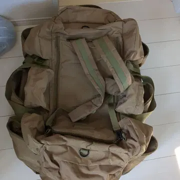 카키 더플백 내구성 있는 나일론 소재