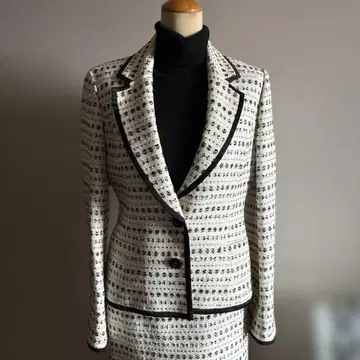 오스틴 리드의 스커트 셋업