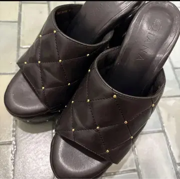 한정품 DIANA 블랙 퀼팅 샌들 M 사이즈