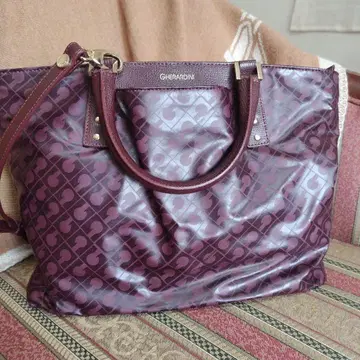 [ 새상품급 ] GHERARDINI 버건디 핸드백 스터드 부착