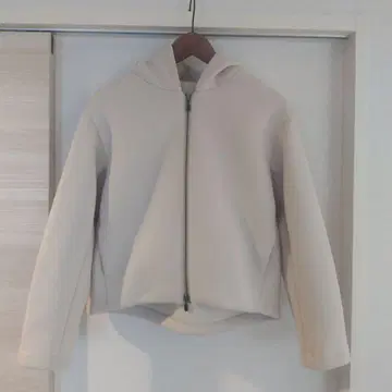 베이지 후드 부착 지퍼 후드티