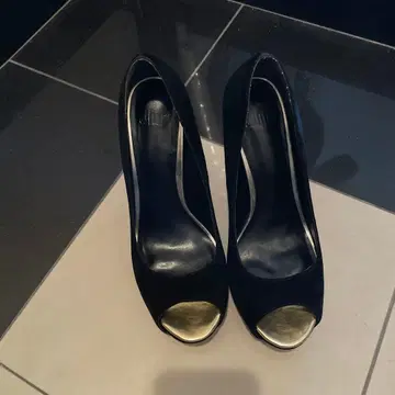 Ulula 블랙 스웨이드 오픈토 하이힐