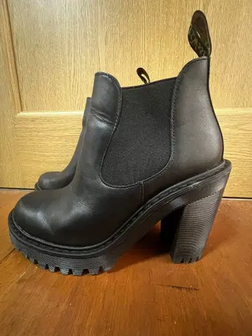 (새상품) Dr.Martens 하스톤 가죽 힐 첼시 부츠 UK5