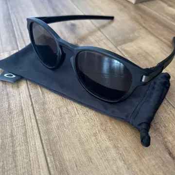 oakley latch