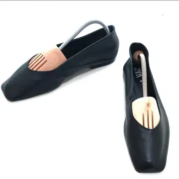컨디션 최상 ZARA 플랫슈즈 24.0cm 가죽 V컷 스퀘어토