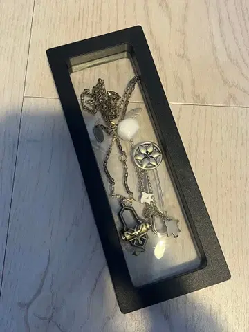 방랑자 이미지 어패럴 목걸이 브로치