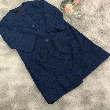 [ ] 네이비 꽃무늬 자수 패턴 롱 코트
