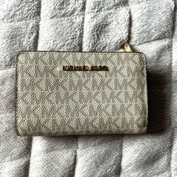 [ 새상품급 ] MICHAEL KORS 실버 접이식 지갑