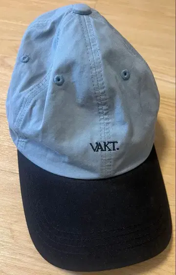 VAKT. cap