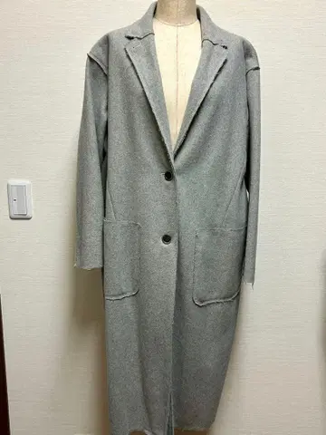 그레이 버튼 롱 코트
