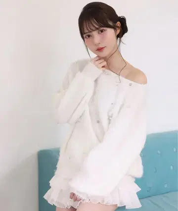 NICE CLAUP 비쥬 샤기 니트 화이트