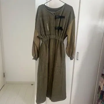 올리브색 롱 원피스 긴팔