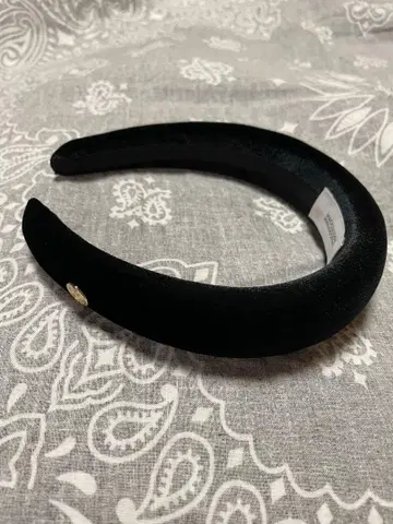 MACKINTOSH PHILOSOPHY 블랙 헤어밴드 시착만 한 상품.