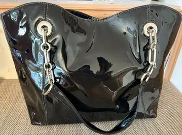 DAIANA 체인 포함 블랙 숄더백