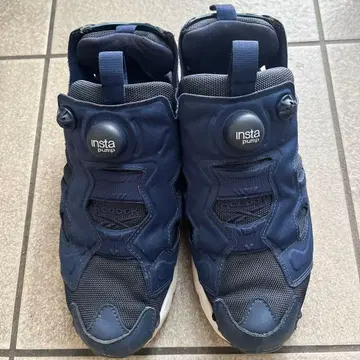 인스타 펌프 네이비 스니커즈