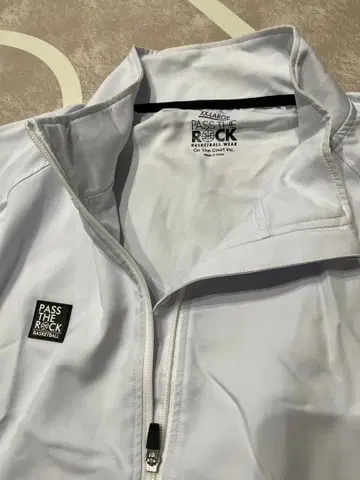 PASS THE ROCK 나일론 자켓 화이트