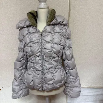 TO BE CHIC 그레이 후드 부착 다운 자켓