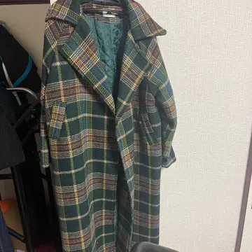 그린 계열 체크 무늬 더블 브레스트 코트