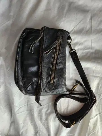 블랙 가죽 숄더백 소가죽