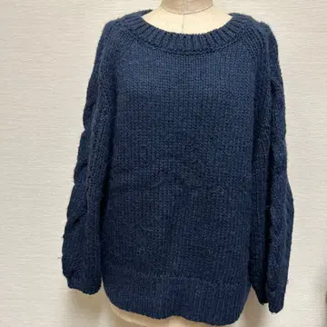 네이비 케이블 짜임 오버 사이즈 니트