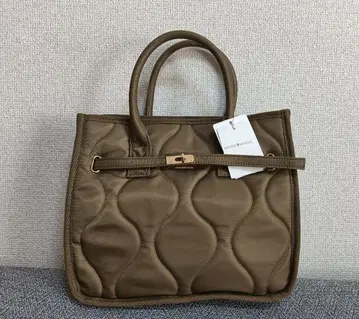 [ 새상품 택 포함 ] 모카색 퀼팅 핸드백 중형